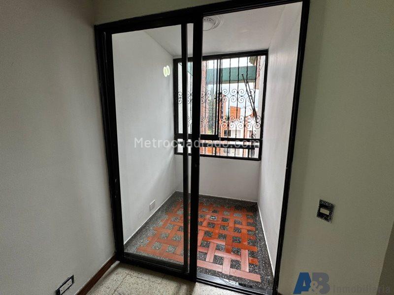 Apartamento en Laureles de 3 Alcobas con Balcón y Parqueadero - 9