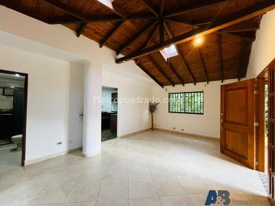 Casa de 4 alcobas en venta en El Salado, Envigado, 400 m² · foto 2 de 20