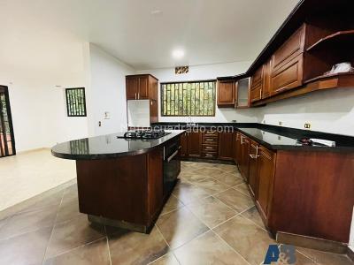 Casa de 4 alcobas en venta en El Salado, Envigado, 400 m² · foto 4 de 20