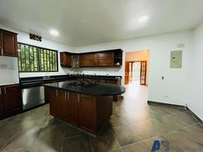 Casa de 4 alcobas en venta en El Salado, Envigado, 400 m² · foto 5 de 20