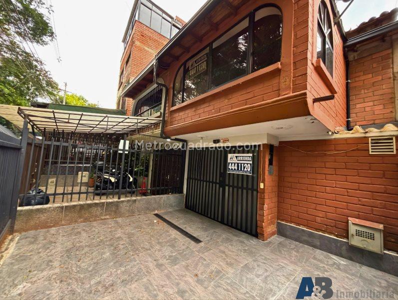 3BR House in Guayabal with Spacious Layout - 2