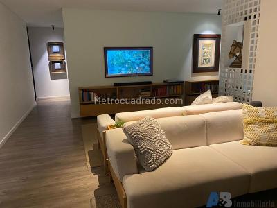 Apartamento de 2 alcobas en venta en El Poblado, Medellín, 110 m² · foto 3 de 11