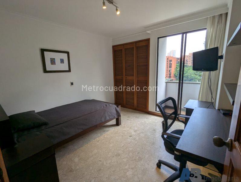 Spacious 4BR Apartment in Castropol, El Poblado - 6