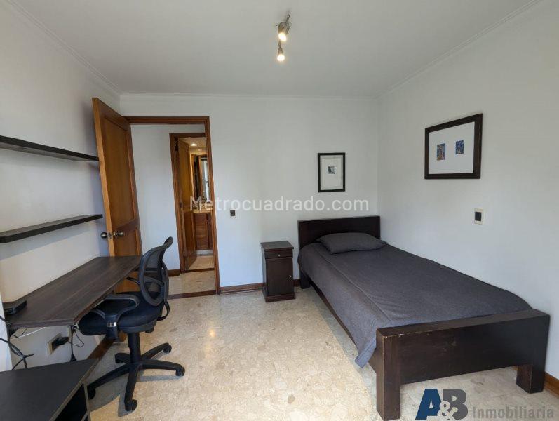 Spacious 4BR Apartment in Castropol, El Poblado - 7