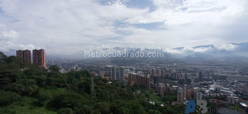 3BR Apartment in Las Palmas with Balcony & Visitor Parking