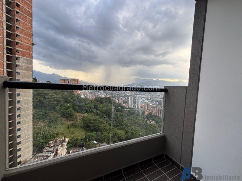 3BR Apartment in Las Palmas with Balcony & Visitor Parking - 4