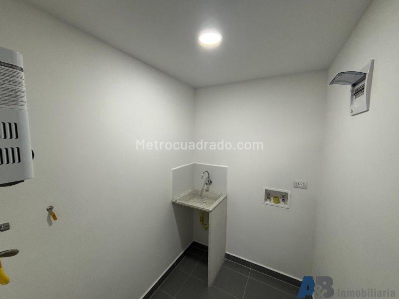 3BR Apartment in Las Palmas with Balcony & Visitor Parking - 7