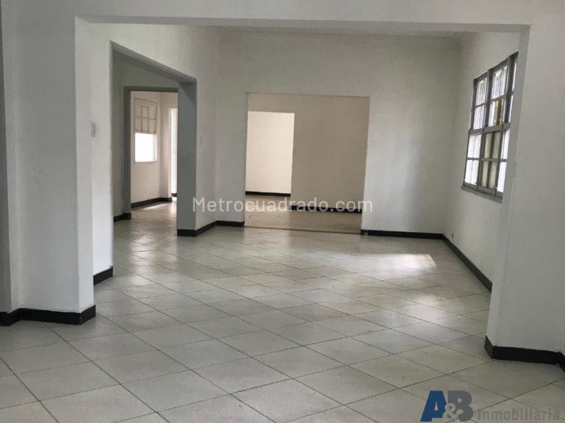 Commercial 3BR House in Boston - 2