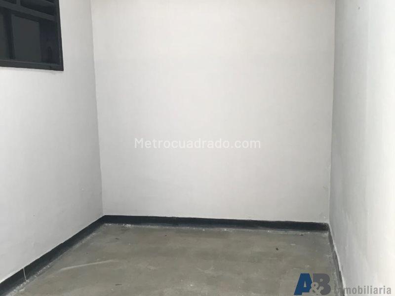 Commercial 3BR House in Boston - 7