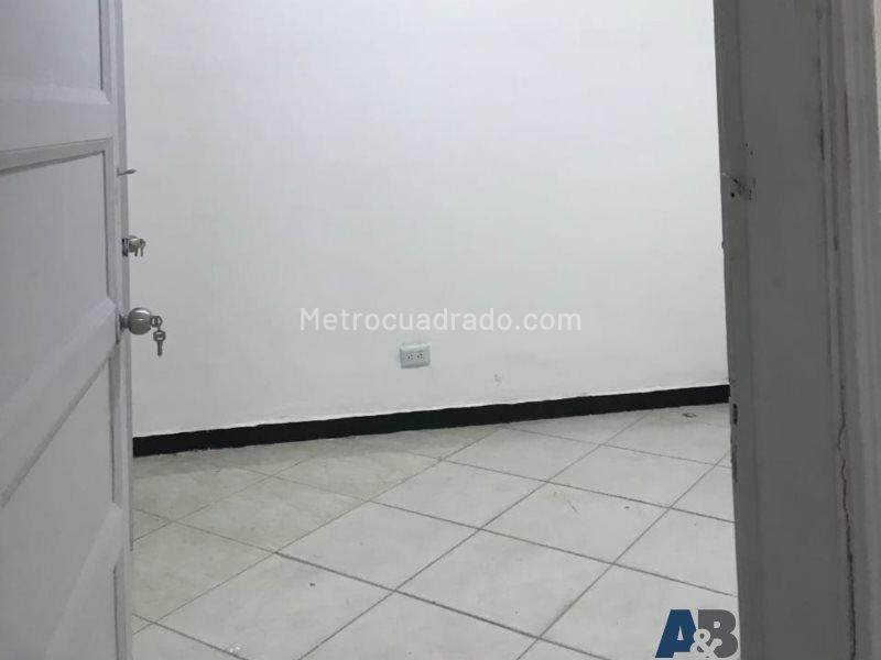 Commercial 3BR House in Boston - 8