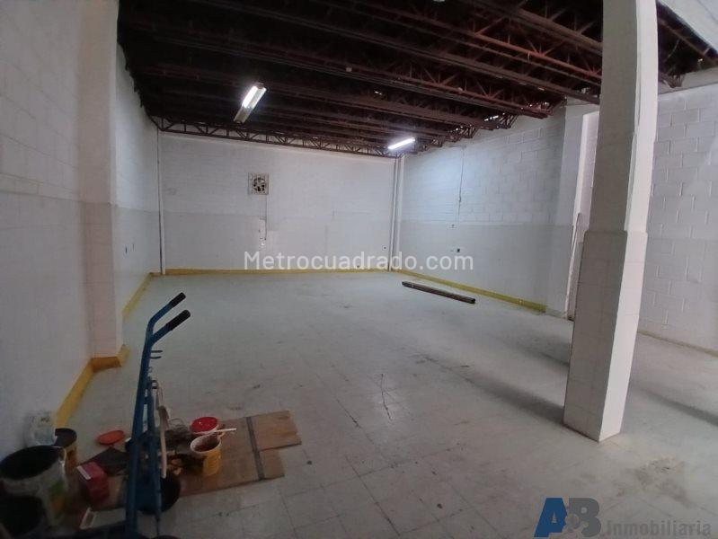 Bodega en Arriendo, Madera, Bello - Više