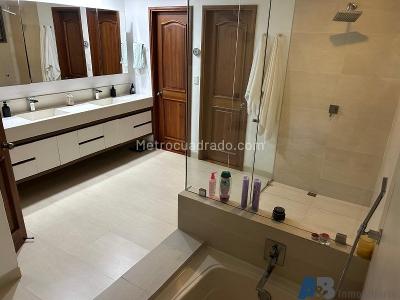 Casa de 4 alcobas en venta en El Poblado, Medellín, 406 m² · foto 17 de 20