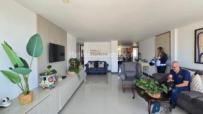 Apartamento de 3 alcobas en venta en Laureles, Medellín, 124 m² · foto 2 de 20