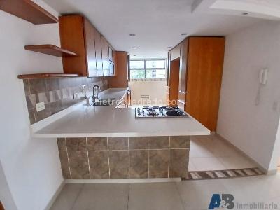 Apartamento de 3 alcobas en venta en El Poblado, Medellín, 200 m² · foto 5 de 20