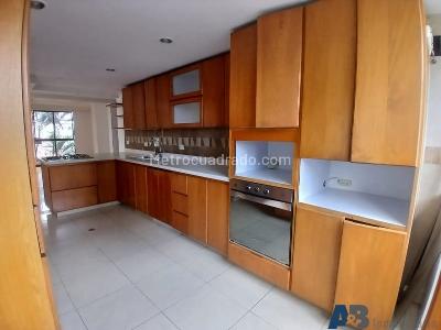 Apartamento de 3 alcobas en venta en El Poblado, Medellín, 200 m² · foto 6 de 20