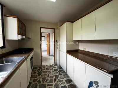 Apartamento de 4 alcobas en venta en El Poblado, Medellín, 145 m² · foto 13 de 20