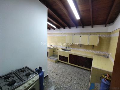 Casa de 3 alcobas en venta en Buenos Aires, Medellín, 220 m² · foto 12 de 20