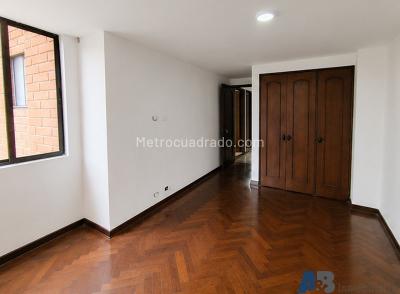 Apartamento de 4 alcobas en arriendo en El Poblado, Medellín, 195 m² · foto 10 de 20