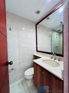 Apartamento de 4 alcobas en arriendo en El Poblado, Medellín, 150 m² · foto 16 de 20