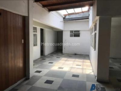 Apartamento de 4 alcobas en arriendo en Boston, Medellín, 170 m² · foto 2 de 8