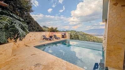 Casa de 3 alcobas en venta en Belen, Medellín, 620 m² · foto 2 de 20