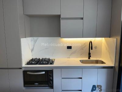Apartamento de 3 alcobas en venta en San Jose, Sabaneta, 80 m² · foto 2 de 13