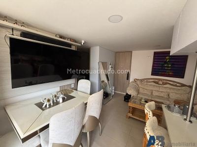 Apartamento de 3 alcobas en venta en San Jose, Sabaneta, 70 m² · foto 2 de 20
