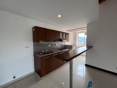 Apartamento en arriendo en Loma De Las Brujas, Envigado · foto 2 de 18