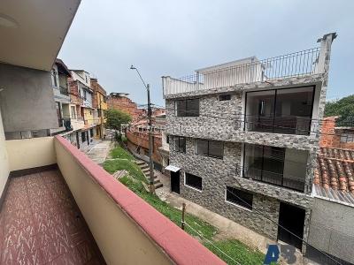 Casa de 2 alcobas en venta en El Pinal, Medellín, 66 m² · foto 11 de 13