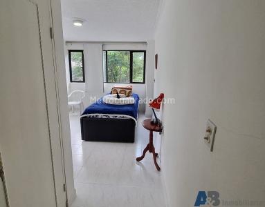 Apartamento de 4 alcobas en venta en El Poblado, Medellín, 156 m² · foto 16 de 18