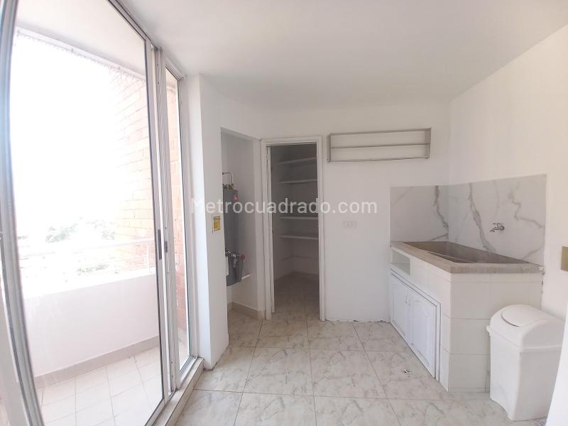 Spacious 4BR Apartment in Laureles - 3