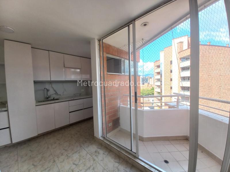 Spacious 4BR Apartment in Laureles - 4