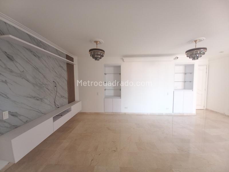Spacious 4BR Apartment in Laureles - 5