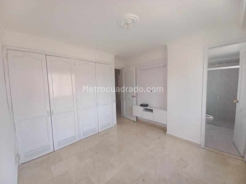 Spacious 4BR Apartment in Laureles - 8