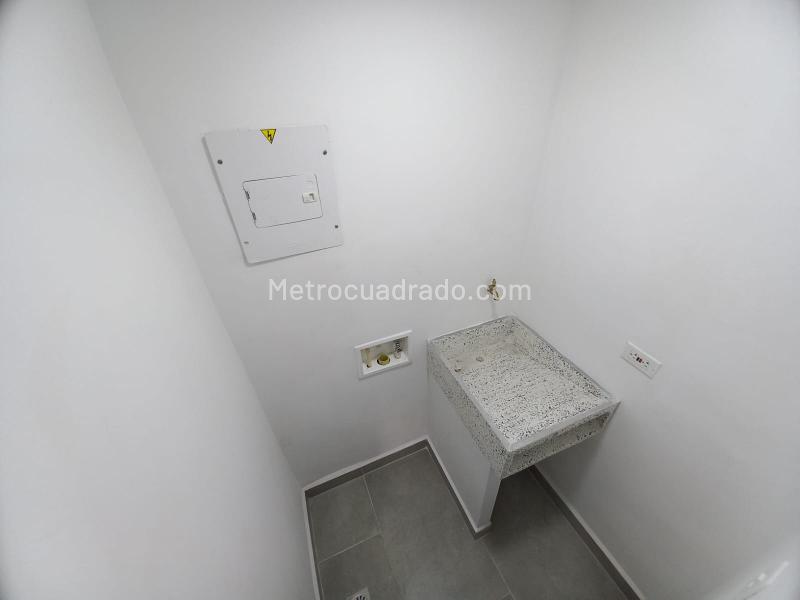 4BR Apartment for Rent in Bombona Nro 1 - 3