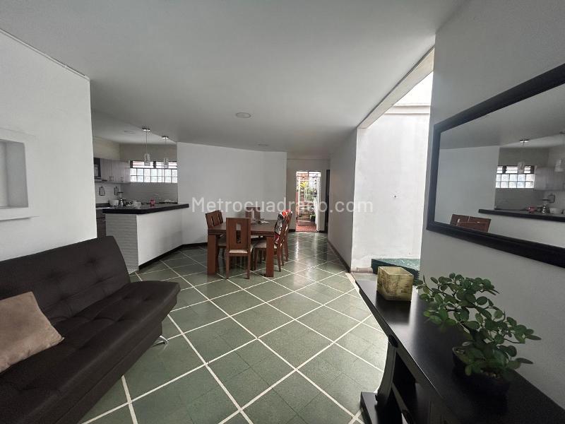 Beautiful 3BR House in La Castellana - 2
