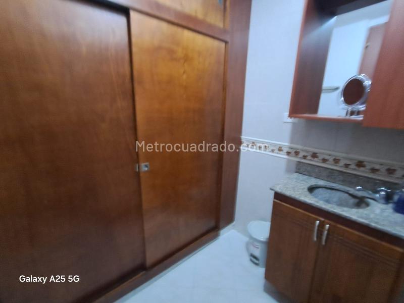 Apartamento Amoblado de 2 Alcobas en Bombona No. 1 - 2