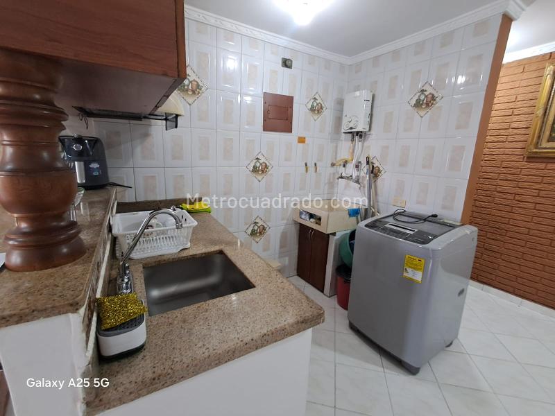 Apartamento Amoblado de 2 Alcobas en Bombona No. 1 - 5