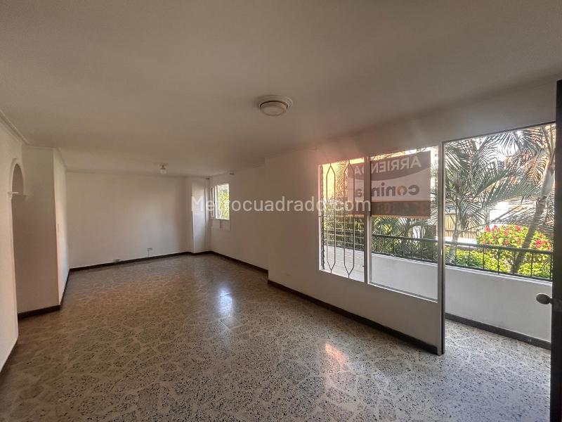 Apartamento en Alquiler de 3 Alcobas en Laureles, Medellín - 2