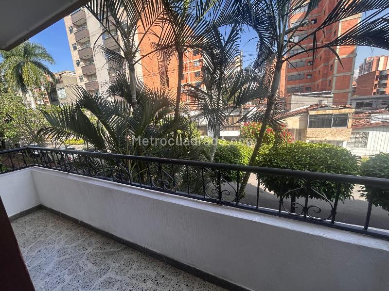 Apartamento en Alquiler de 3 Alcobas en Laureles, Medellín - 3