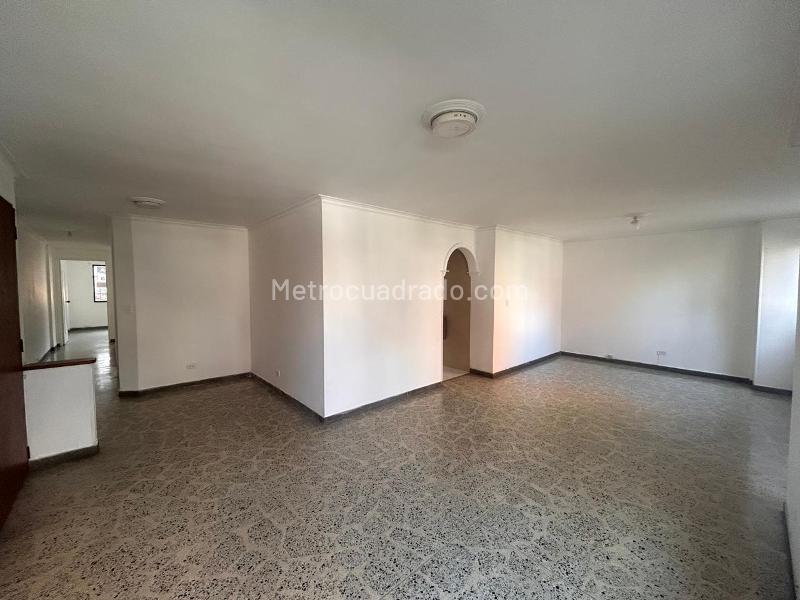 Apartamento en Alquiler de 3 Alcobas en Laureles, Medellín - 4