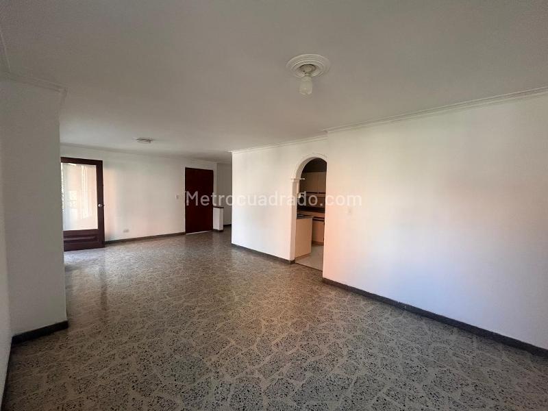 Apartamento en Alquiler de 3 Alcobas en Laureles, Medellín - 5