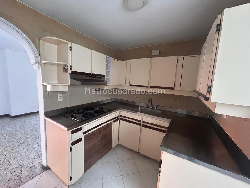 Apartamento en Alquiler de 3 Alcobas en Laureles, Medellín - 8