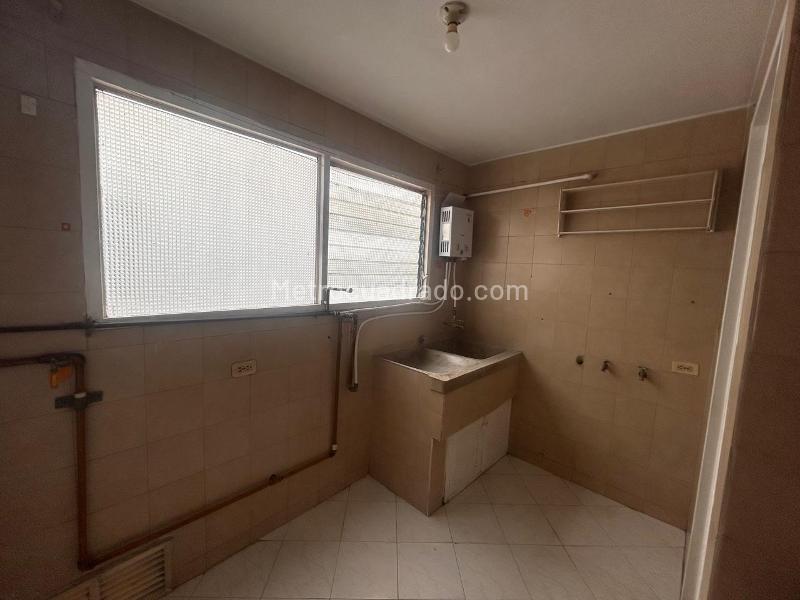 Apartamento en Alquiler de 3 Alcobas en Laureles, Medellín - 9