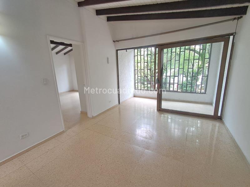 Apartamento Amplio de 4 Alcobas en Simón Bolívar