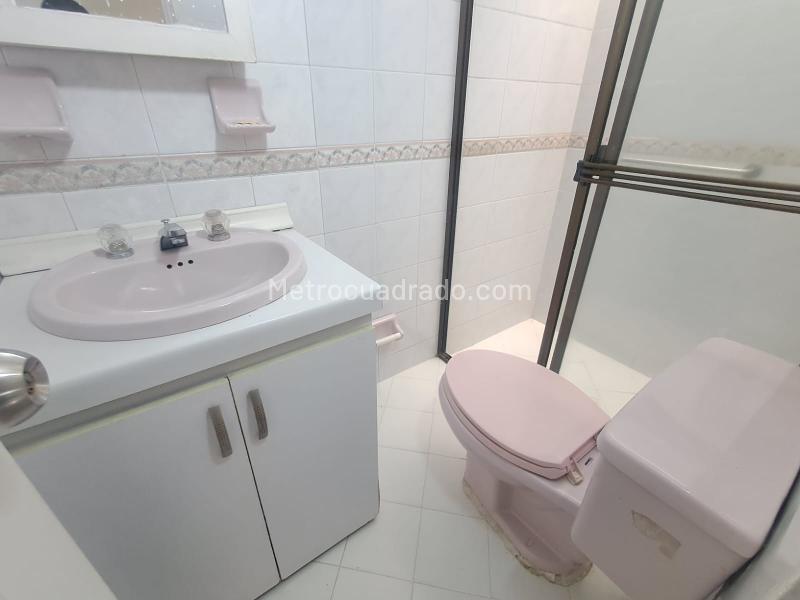 Spacious 4BR Apartment in Simon Bolivar - 5