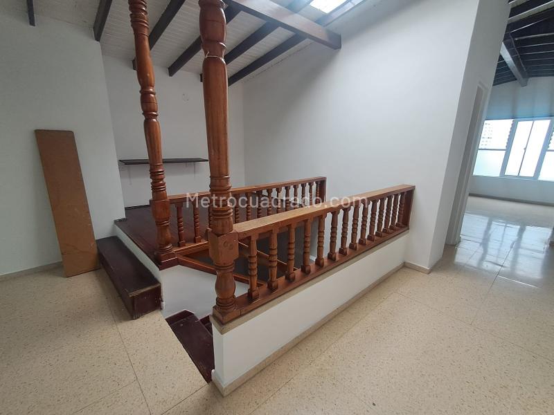 Spacious 4BR Apartment in Simon Bolivar - 6