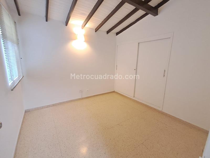 Spacious 4BR Apartment in Simon Bolivar - 7