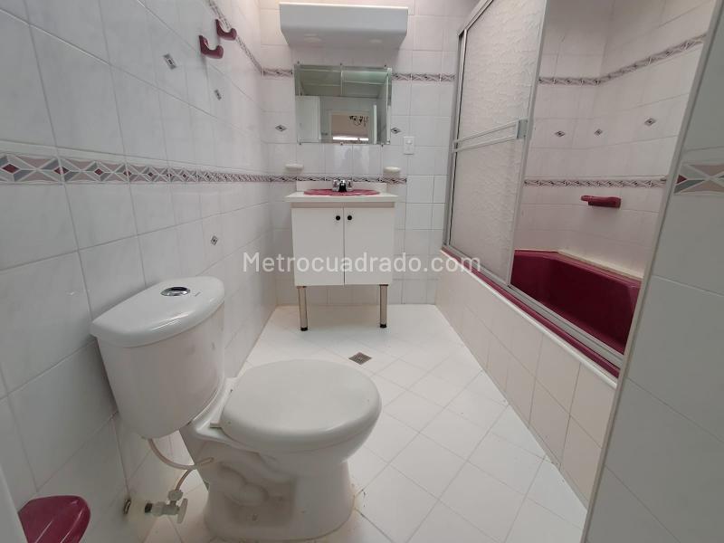 Spacious 4BR Apartment in Simon Bolivar - 8