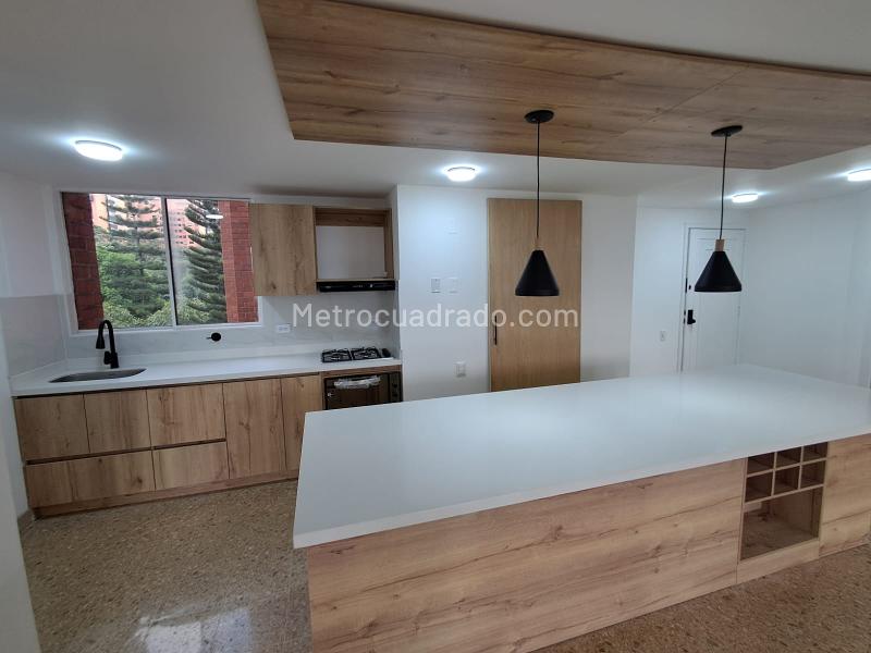 Remodeled 3BR Apartment with Great Views in El Poblado - 2